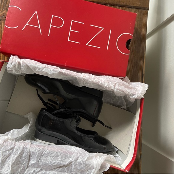 Capezio Jr Tyette Tap Shoes - Picture 7 of 7